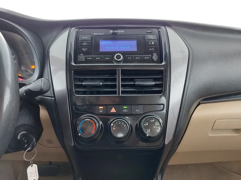 2022 Toyota Yaris  Y FLT 