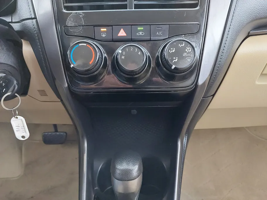 2022 Toyota Yaris  Y FLT 