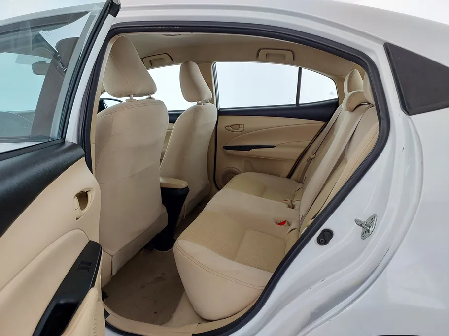 2022 Toyota Yaris  Y FLT 