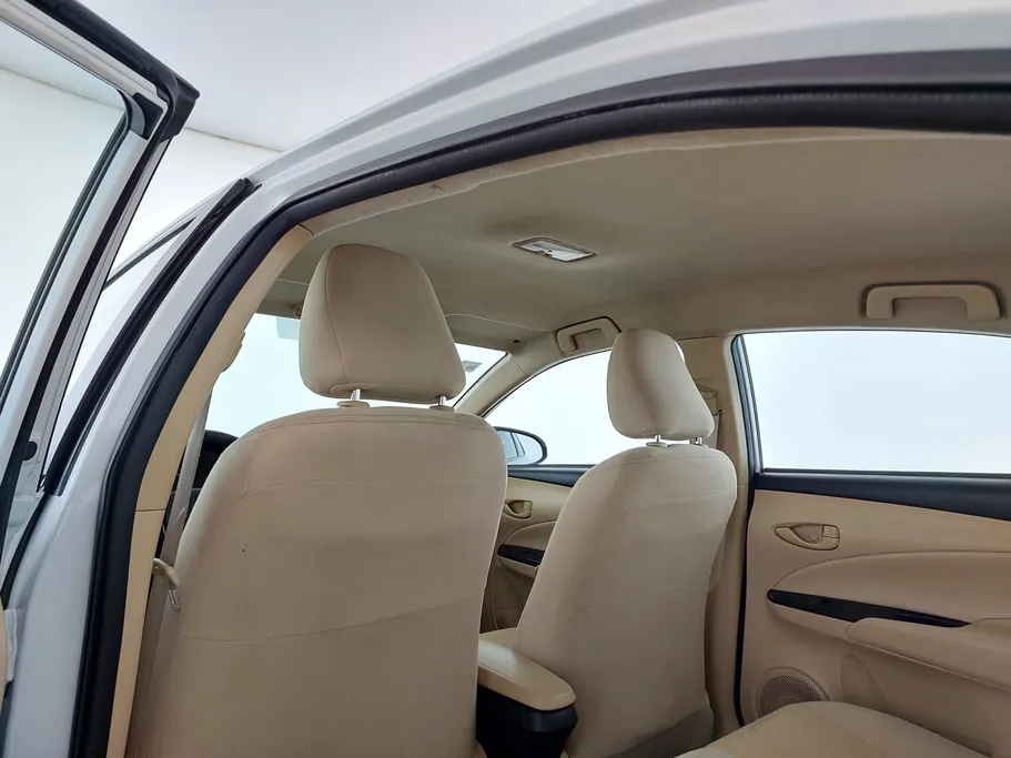 2022 Toyota Yaris  Y FLT 