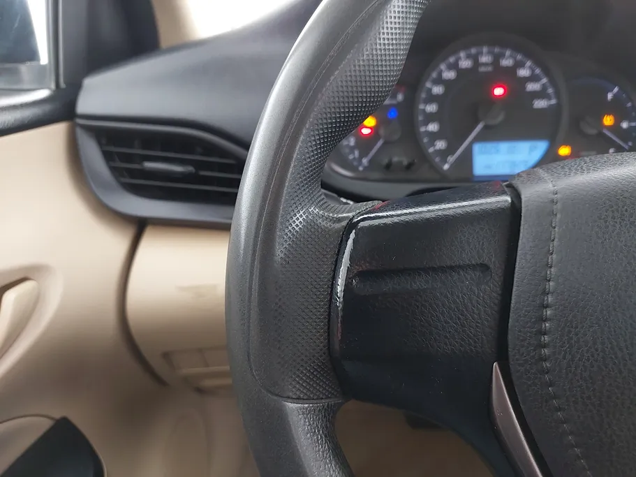 2022 Toyota Yaris  Y FLT 