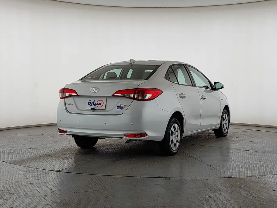 2022 Toyota Yaris  Y FLT 