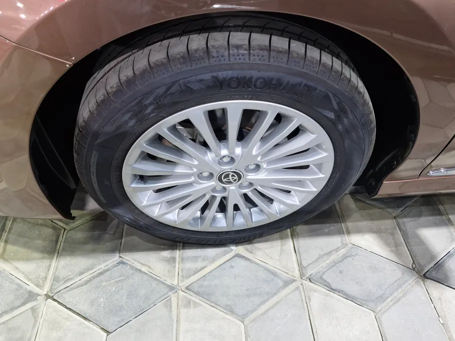 تويوتا كامري LE 2025 