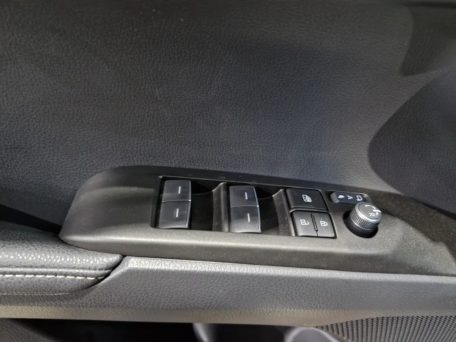 تويوتا كامري LE 2025 