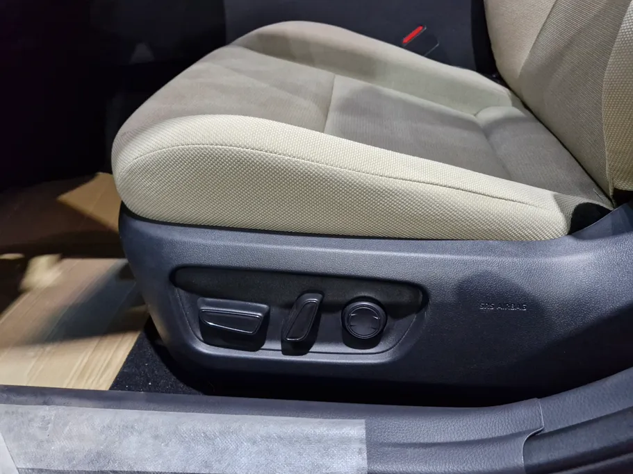 تويوتا كامري LE 2025 