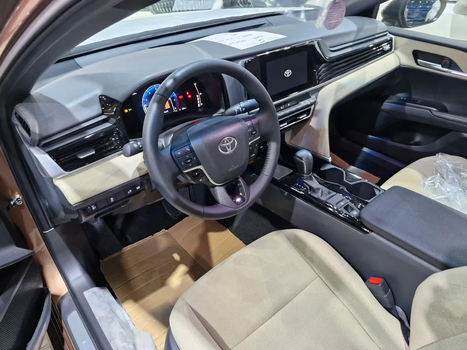 تويوتا كامري LE 2025 