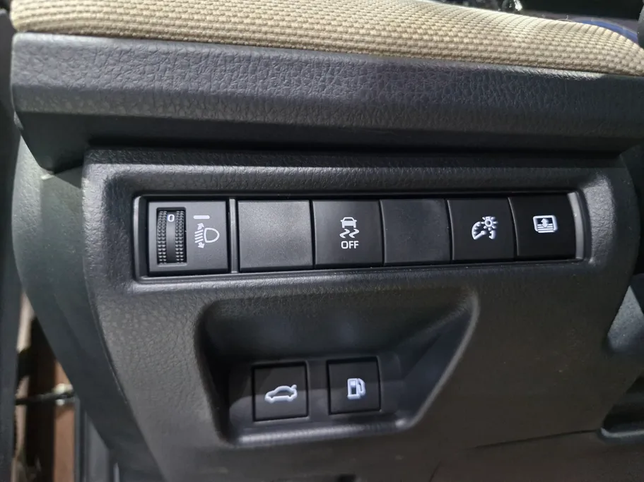 تويوتا كامري LE 2025 