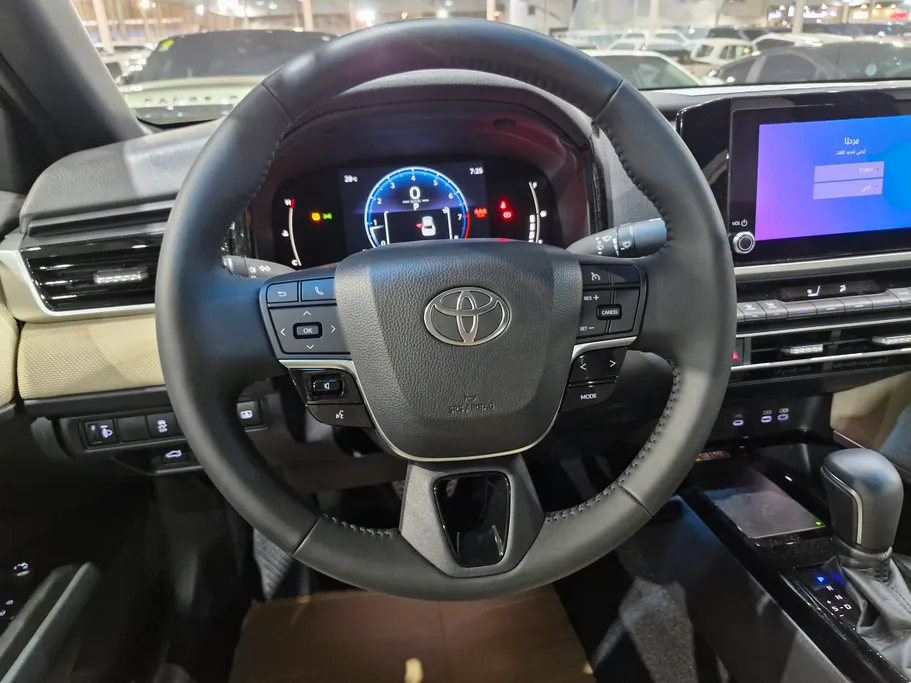 تويوتا كامري LE 2025 