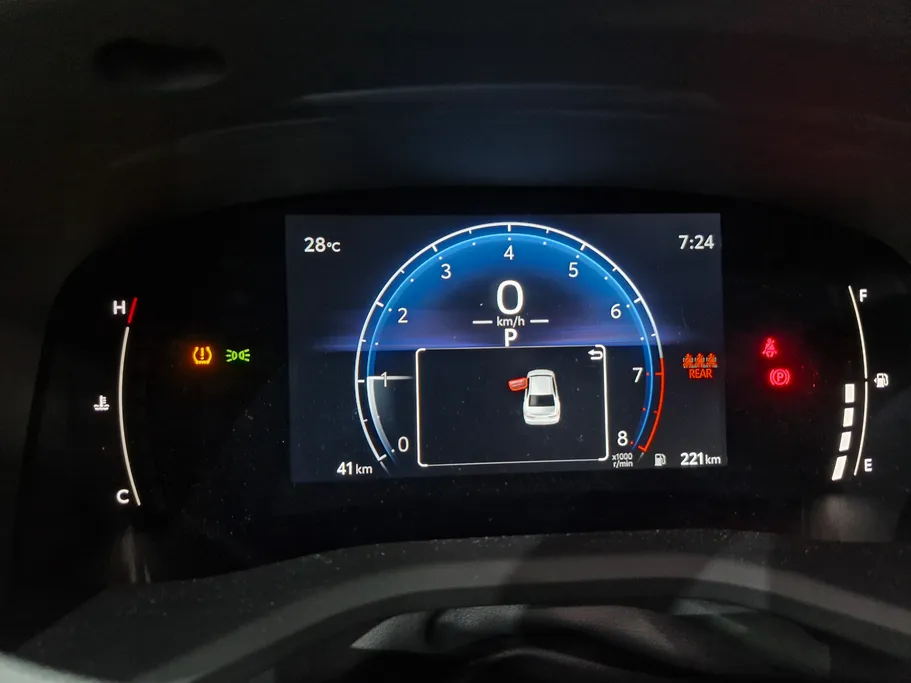 تويوتا كامري LE 2025 