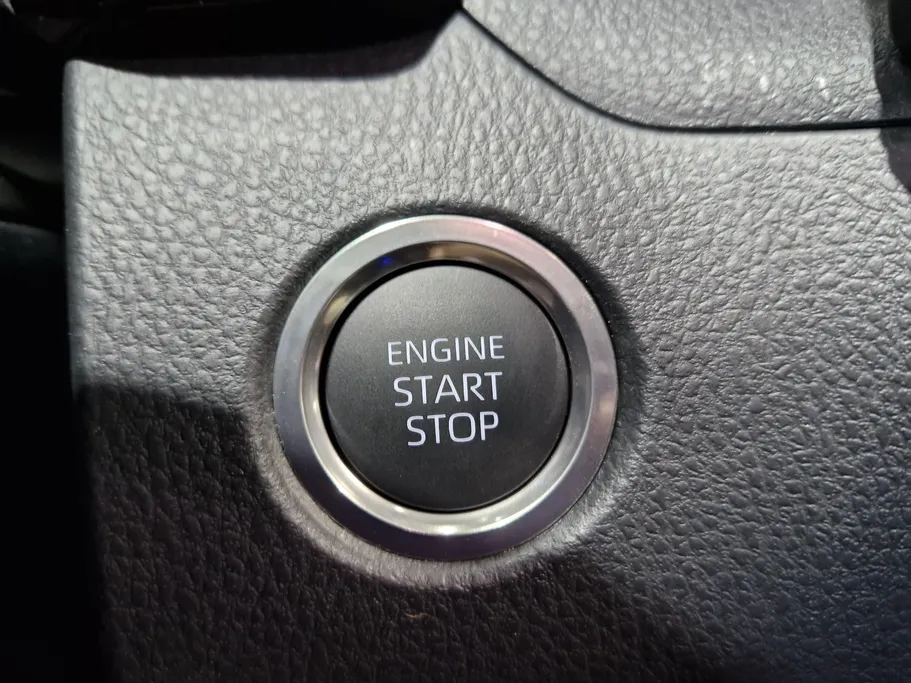 تويوتا كامري LE 2025 