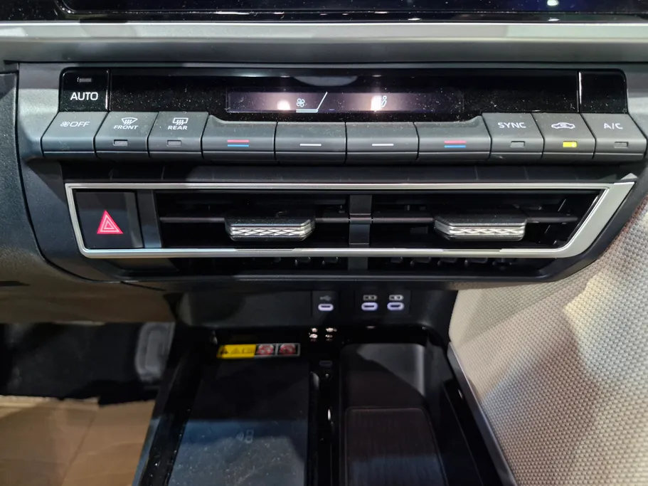 تويوتا كامري LE 2025 