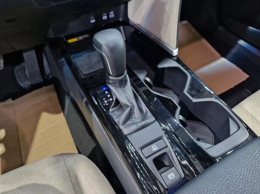 تويوتا كامري LE 2025 