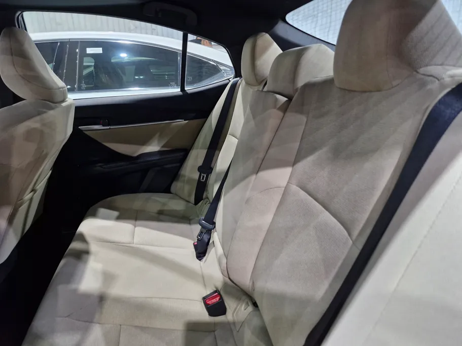 تويوتا كامري LE 2025 