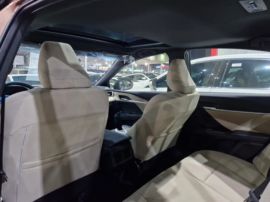 تويوتا كامري LE 2025 