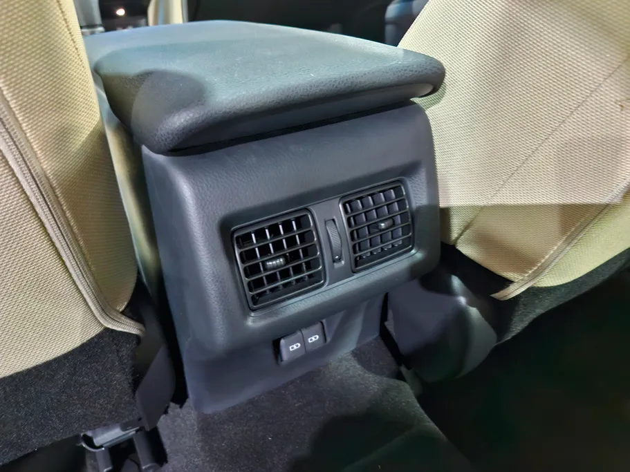 تويوتا كامري LE 2025 