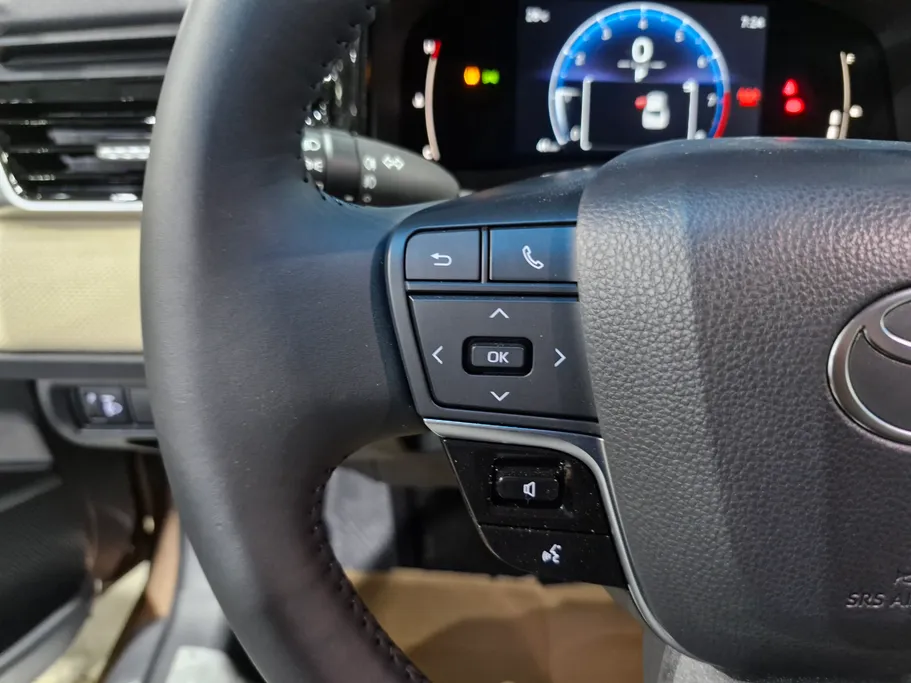 تويوتا كامري LE 2025 