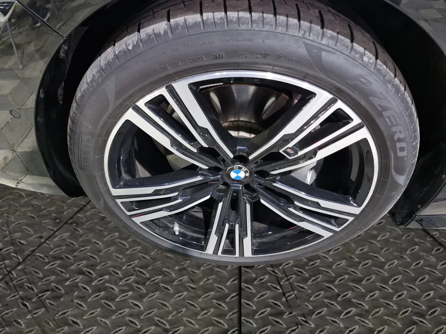 بي ام دبليو الفئة السابعة 740 i 2025 