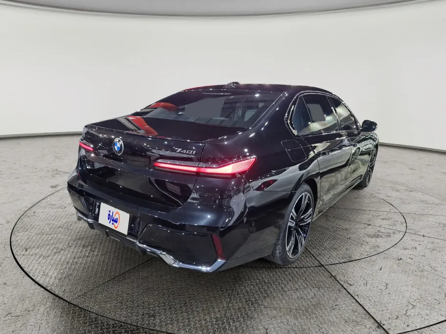 بي ام دبليو الفئة السابعة 740 i 2025 