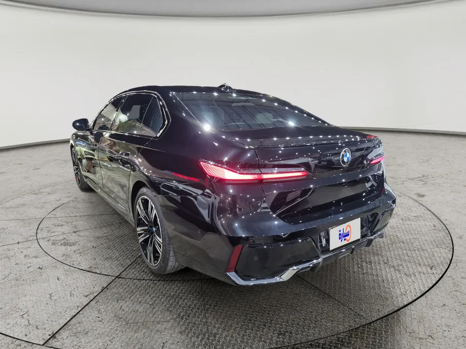 بي ام دبليو الفئة السابعة 740 i 2025 