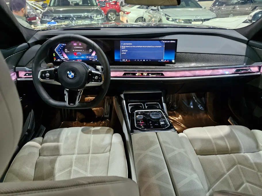 بي ام دبليو الفئة السابعة 740 i 2025 