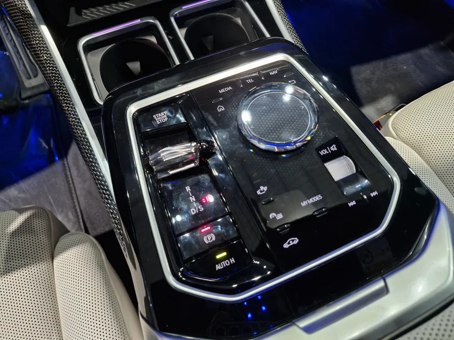 بي ام دبليو الفئة السابعة 740 i 2025 