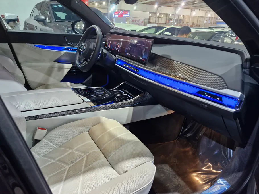 بي ام دبليو الفئة السابعة 740 i 2025 