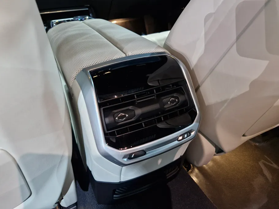 بي ام دبليو الفئة السابعة 740 i 2025 