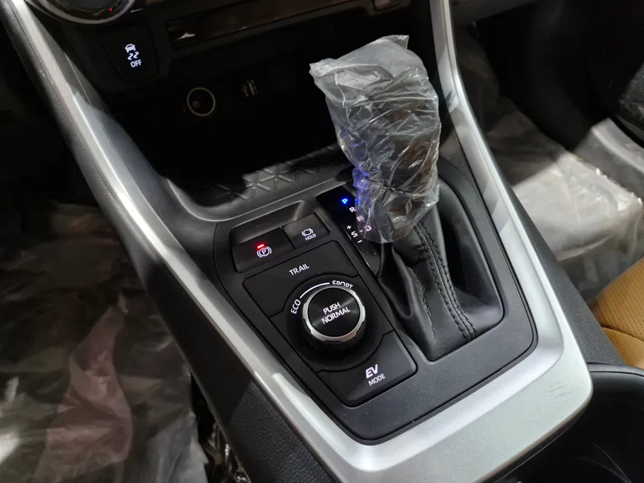 2024 Toyota RAV4 LE HEV 