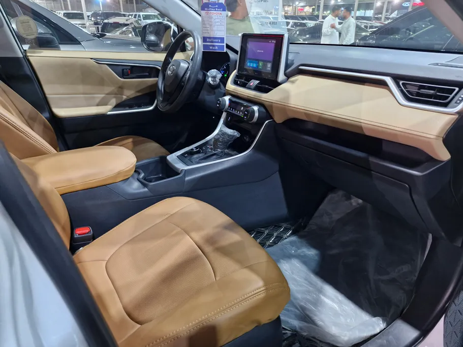 2024 Toyota RAV4 LE HEV 