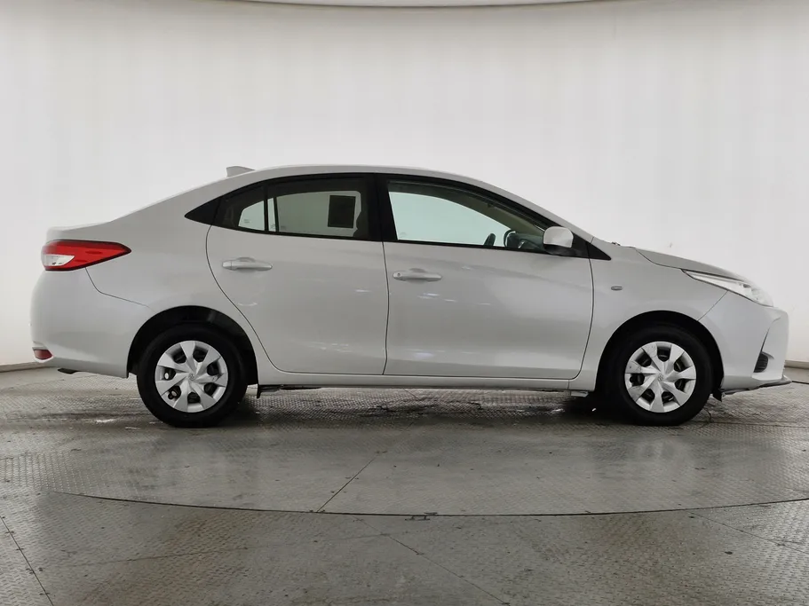 2021 Toyota Yaris  Y 