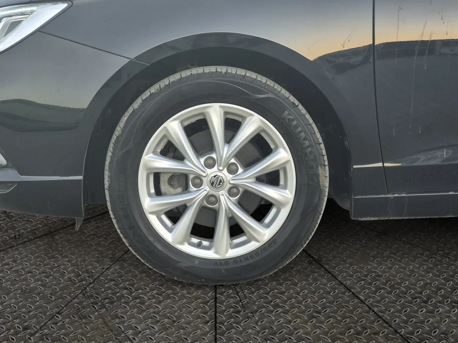 ام جي 5 COM 2024 