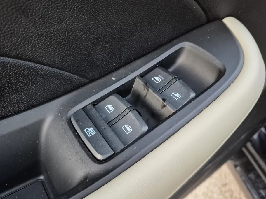 ام جي 5 COM 2024 