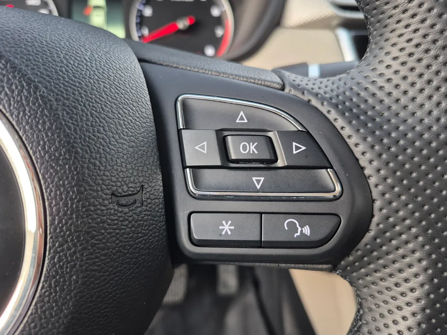 ام جي 5 COM 2024 