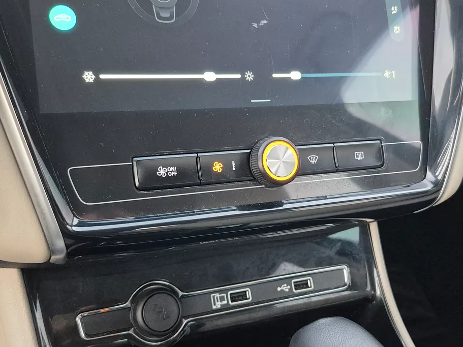 ام جي 5 COM 2024 