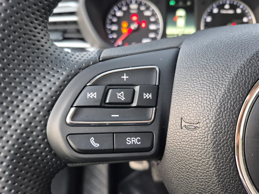 ام جي 5 COM 2024 