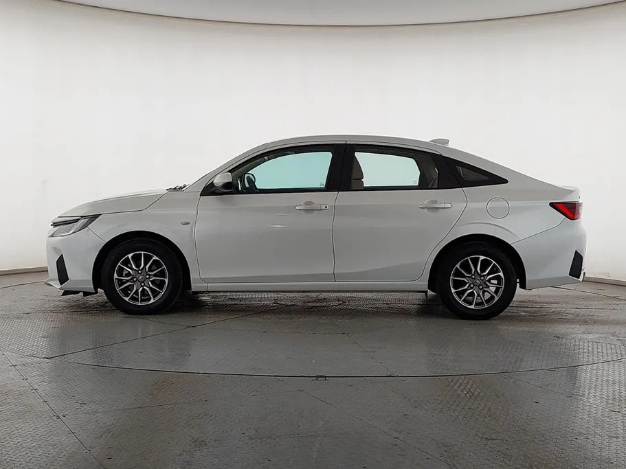 2023 Toyota Yaris  Y 