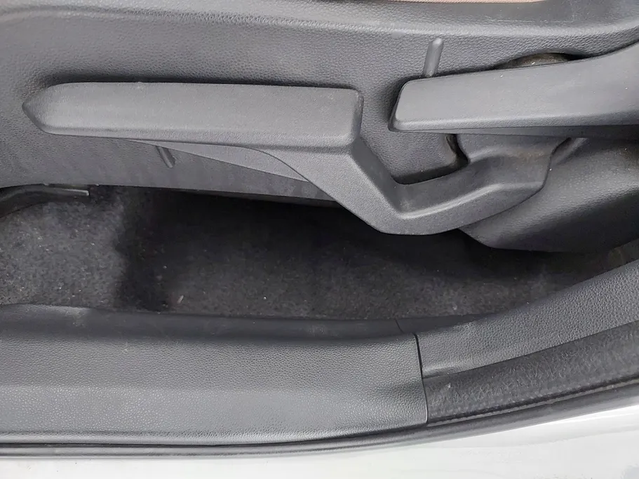 2023 Toyota Yaris  Y 