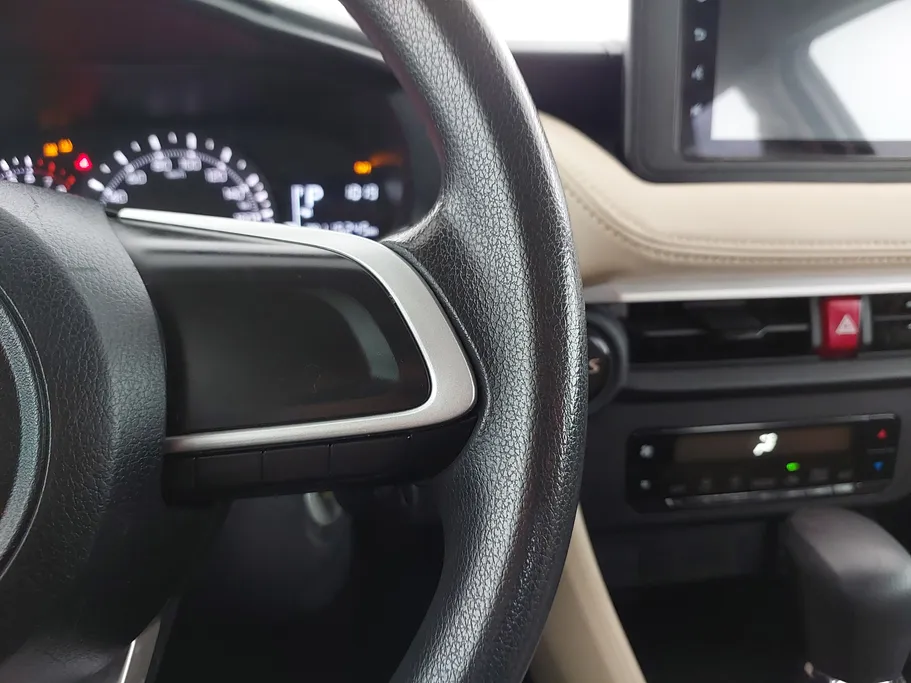 2023 Toyota Yaris  Y 