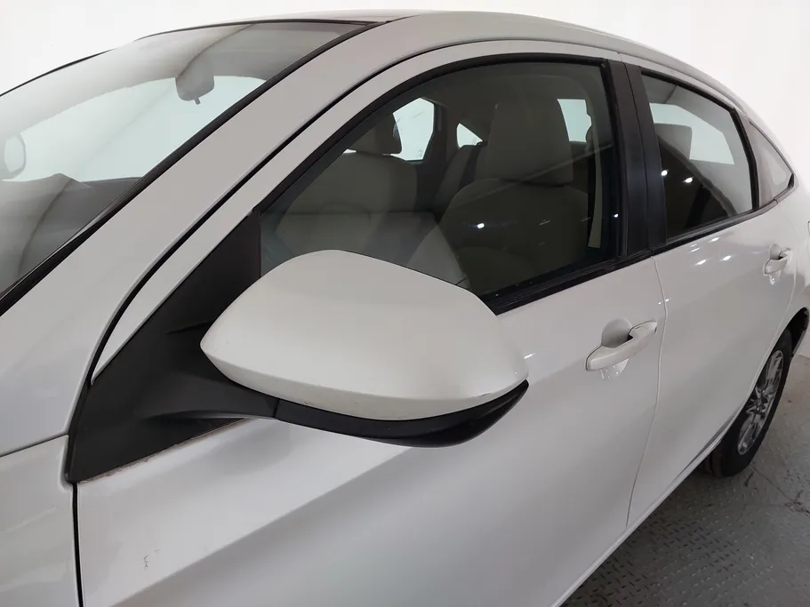 2023 Toyota Yaris  Y 