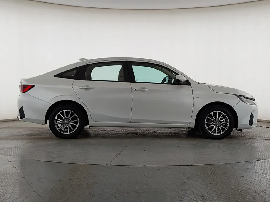 2023 Toyota Yaris  Y 