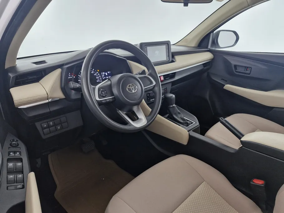 2023 Toyota Yaris  Y 