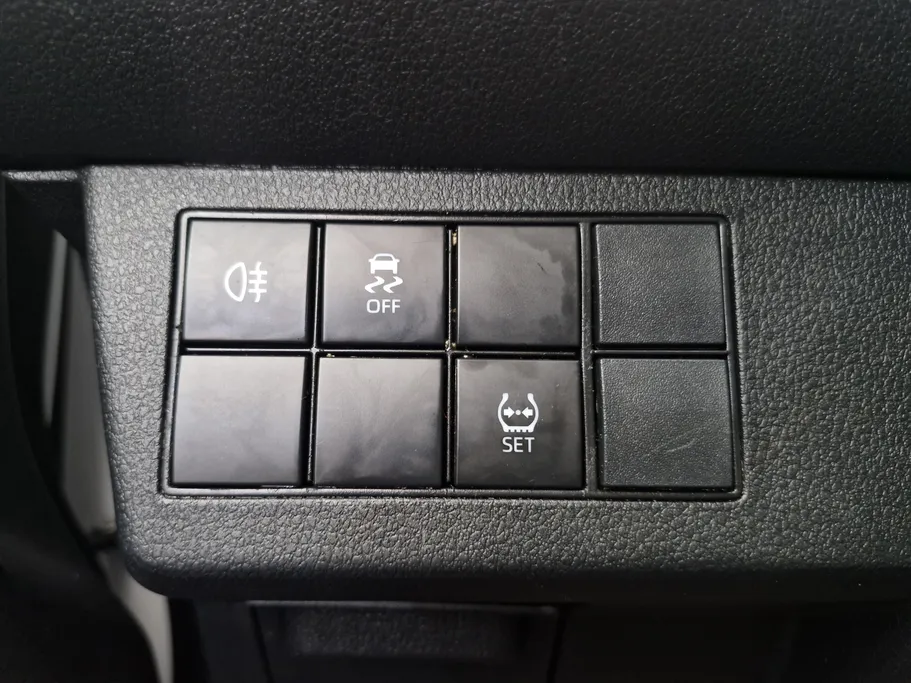 2023 Toyota Yaris  Y 