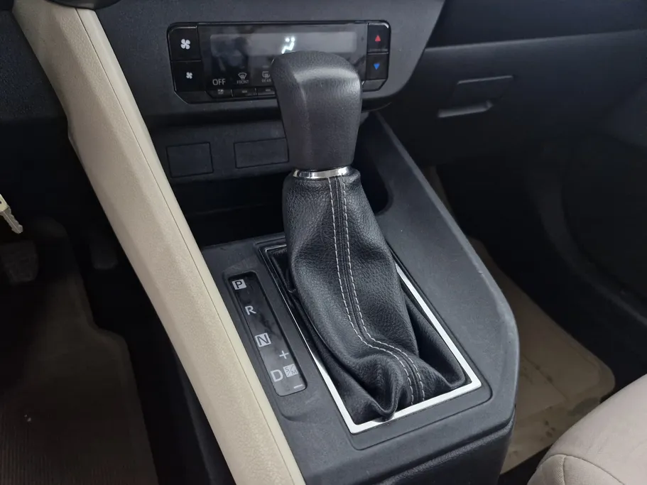 2023 Toyota Yaris  Y 