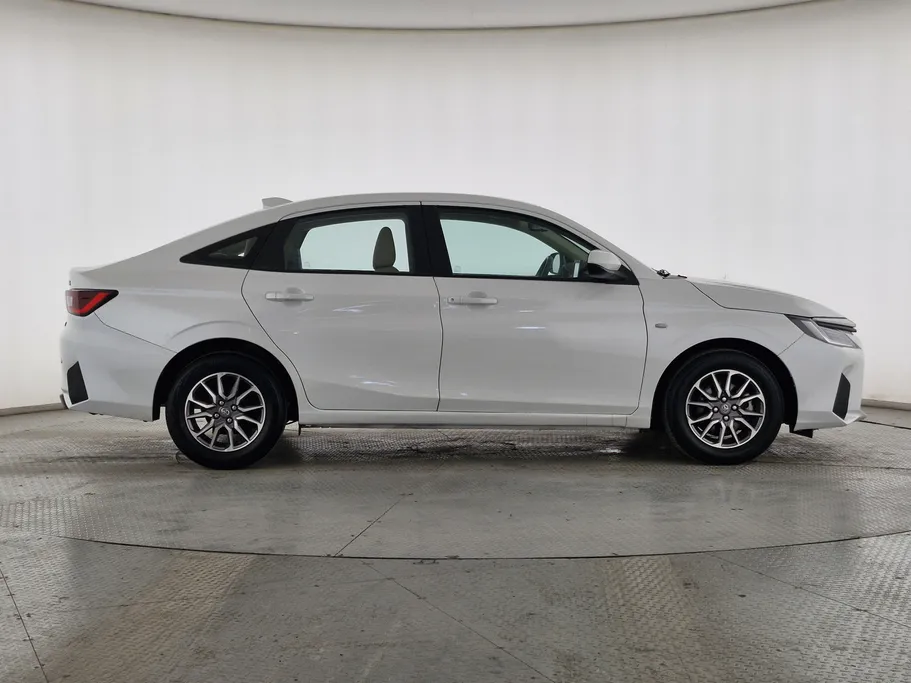 2023 Toyota Yaris  Y 