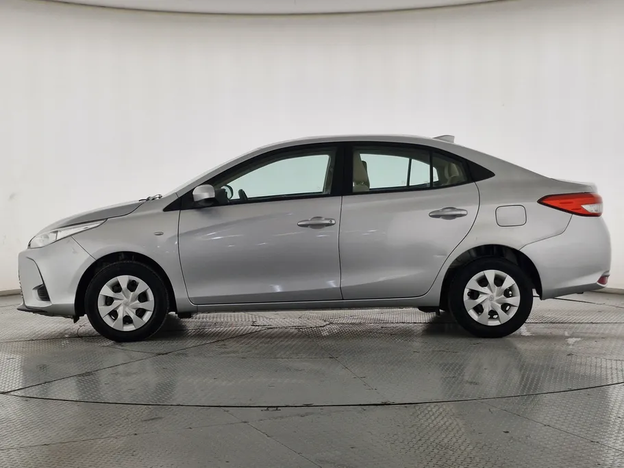 2022 Toyota Yaris  Y 