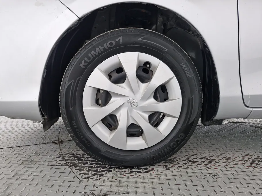 2022 Toyota Yaris  Y 