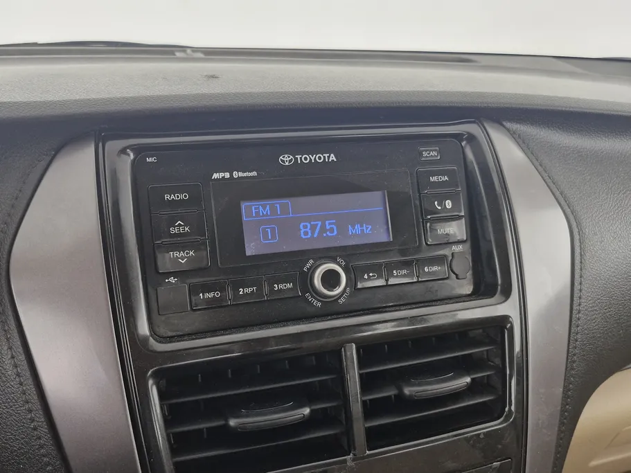 2022 Toyota Yaris  Y 