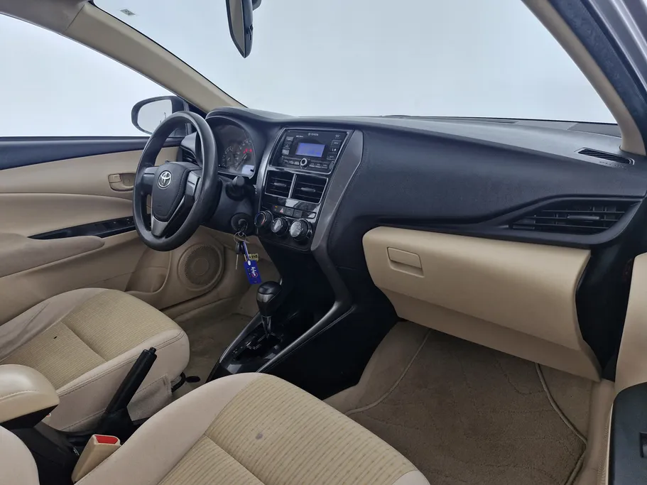 2022 Toyota Yaris  Y 