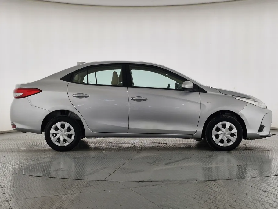 2022 Toyota Yaris  Y 