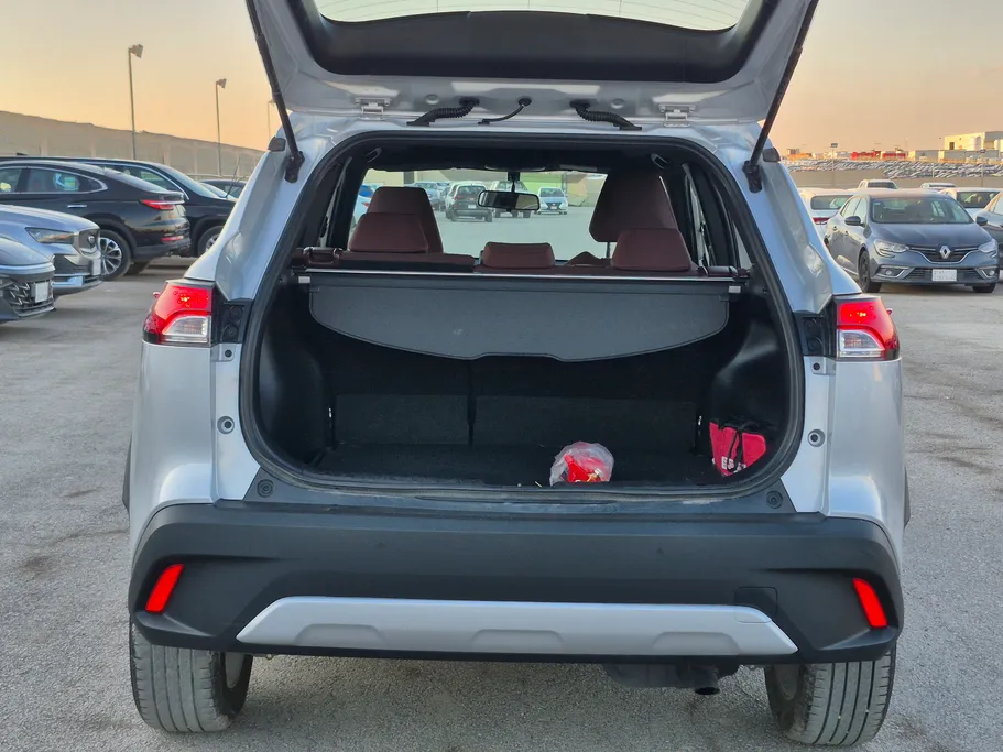 2024 Toyota Corolla Cross XLE HEV 